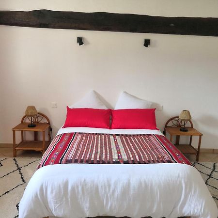 Bed and Breakfast La Marquise Penchee Orsennes Экстерьер фото